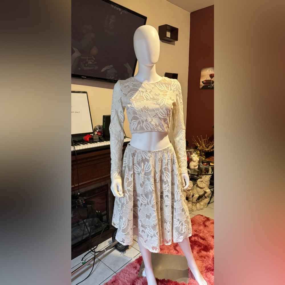 Marciano’s two Piece Floral lace Women’s Set. Top & Skirt both Size Medium.